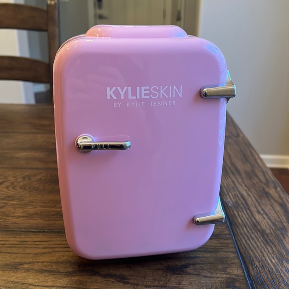 Kylie Cosmetics Makeup Kylieskin Kylie Skin By Kylie Jenner Skin Cake Refrigerator Fridge